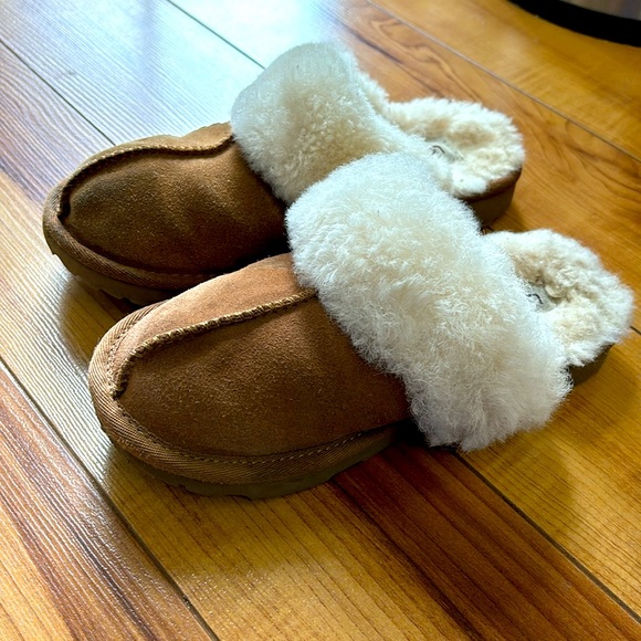 UGG SLIPPERS - Picture 3 of 4
